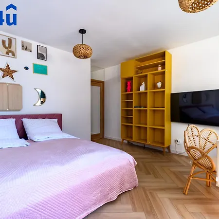 Centaurus 15 By Rent4you *