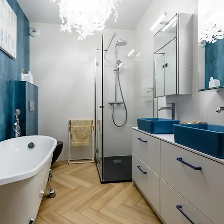 Centaurus 15 By Rent4you *